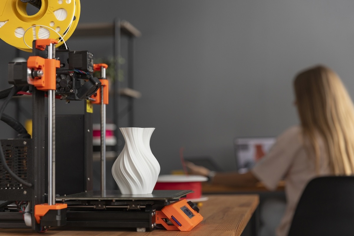 designer-using-3d-printer